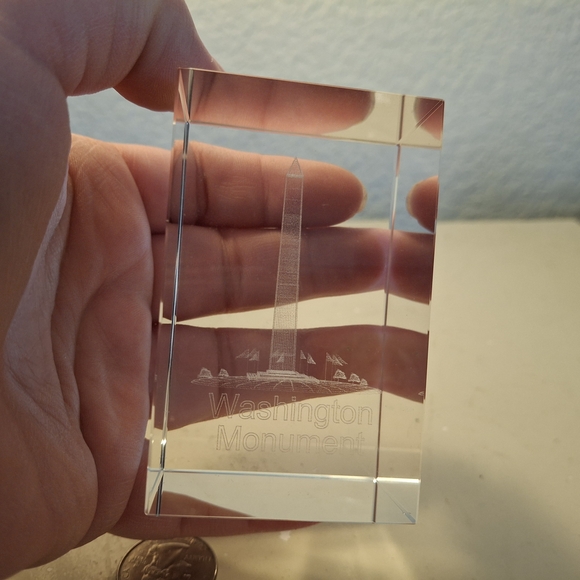 Crystal Washington Monument Souvenir - Picture 1 of 3